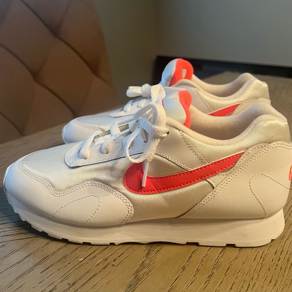 Women’s Nike with neon orange/pink check